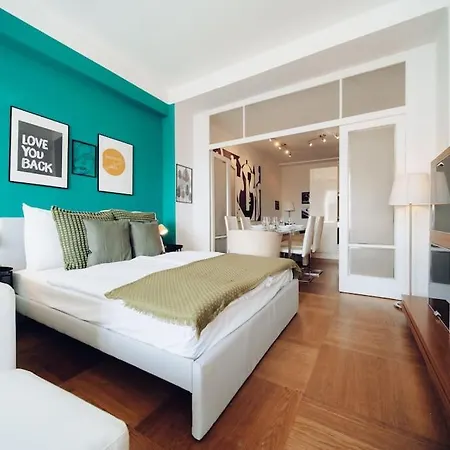 Downtown 2Bd Riverside Apartment Near Dancing House Prague Exterior photo