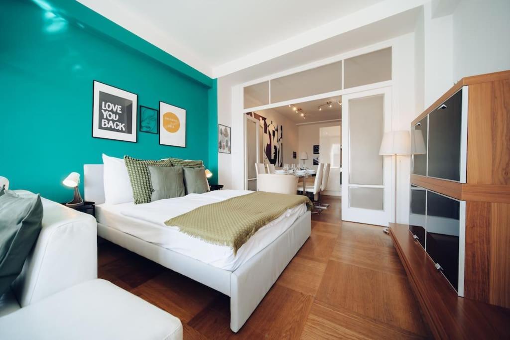 Апартаменты Downtown 2bd Riverside Near Dancing House
