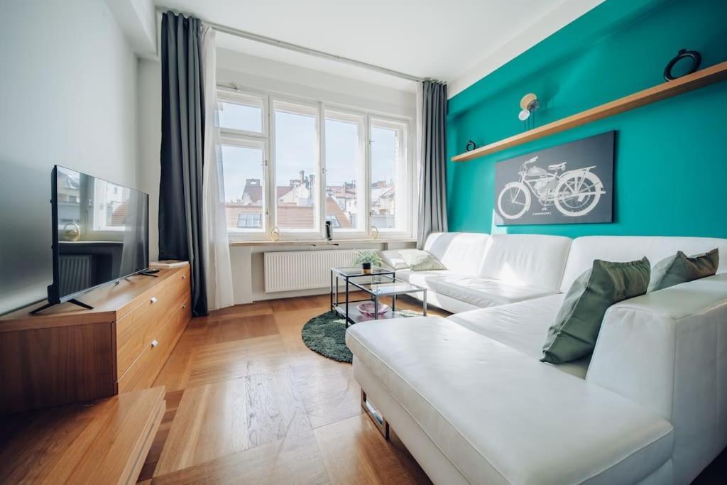 Апартаменты Downtown 2bd Riverside Near Dancing House *
