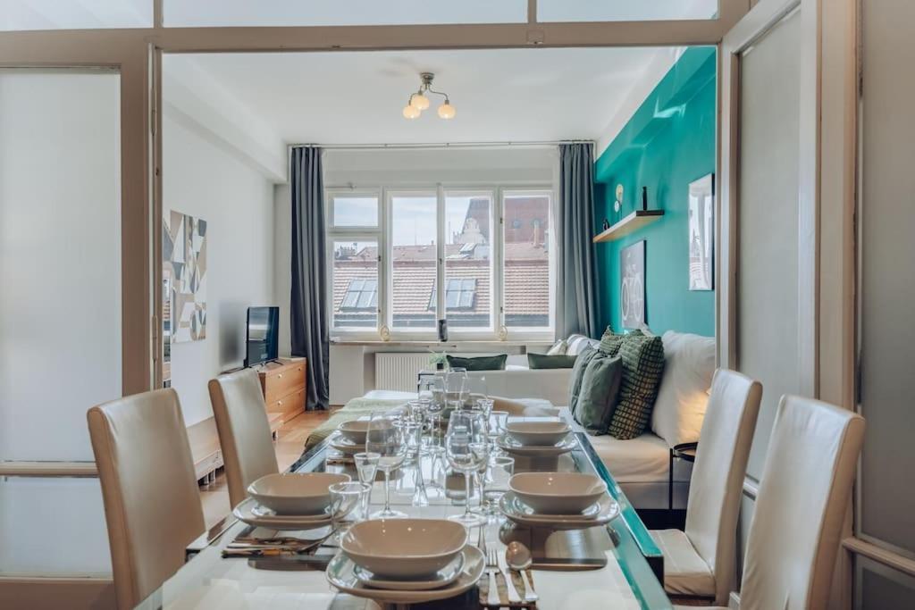 Downtown 2bd Riverside Near Dancing House Апартаменты *