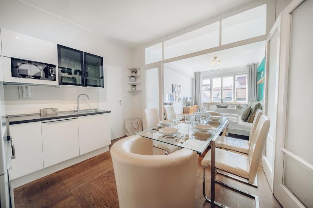 Downtown 2bd Riverside Near Dancing House Апартаменты *