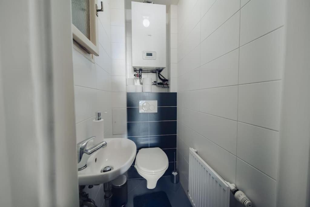 Downtown 2bd Riverside Near Dancing House Апартаменты