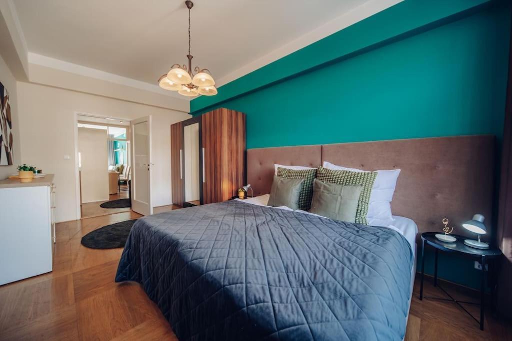 Апартаменты Downtown 2bd Riverside Near Dancing House *
