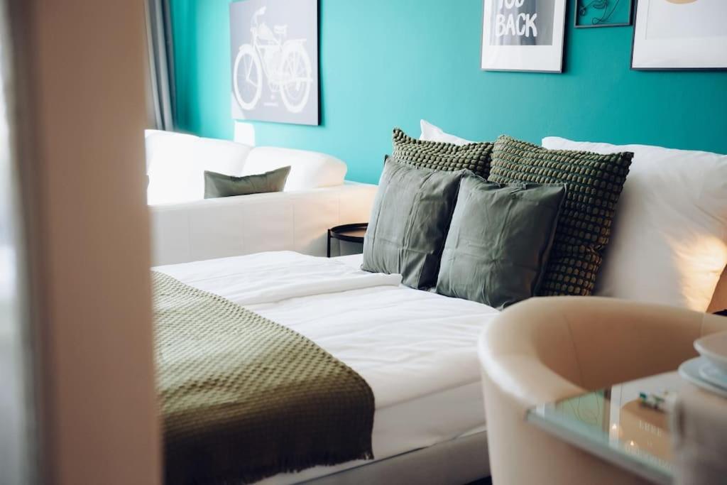 Downtown 2bd Riverside Near Dancing House Апартаменты
