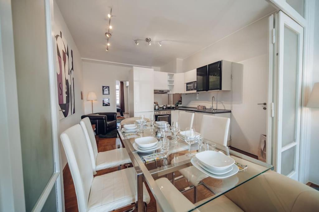 Апартаменты Downtown 2bd Riverside Near Dancing House *