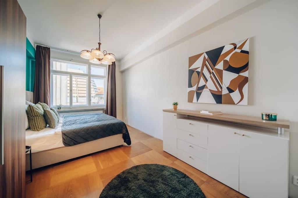 Downtown 2bd Riverside Near Dancing House Prag