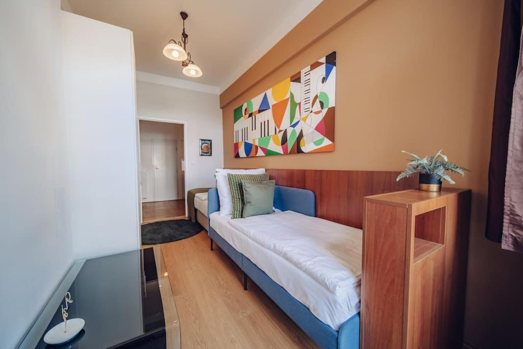 Downtown 2bd Riverside Near Dancing House Апартаменты *